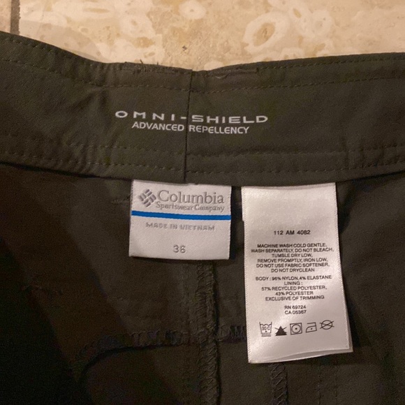 Columbia size 36 men’s shorts. Zipper pocket. New without tags. Never been worn - Picture 4 of 5